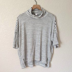 GAP Black & White Striped Short Sleeve Knit Turtleneck Top L